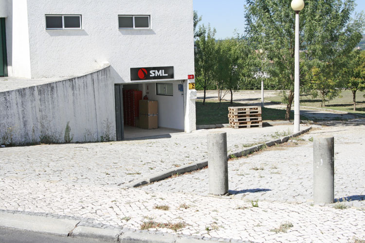 Entrada dos escritórios/armazem da SML